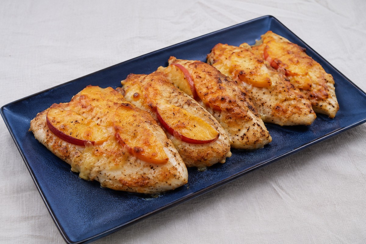 Куриное филе с персиками и сыром