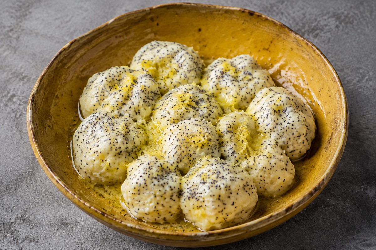 Творожные клёцки с маком и лимоном