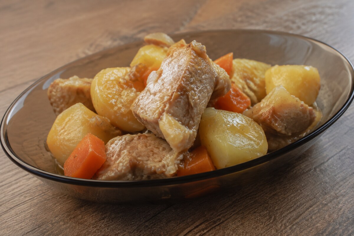 Жаркое в горшочках с мясом и картофелем
